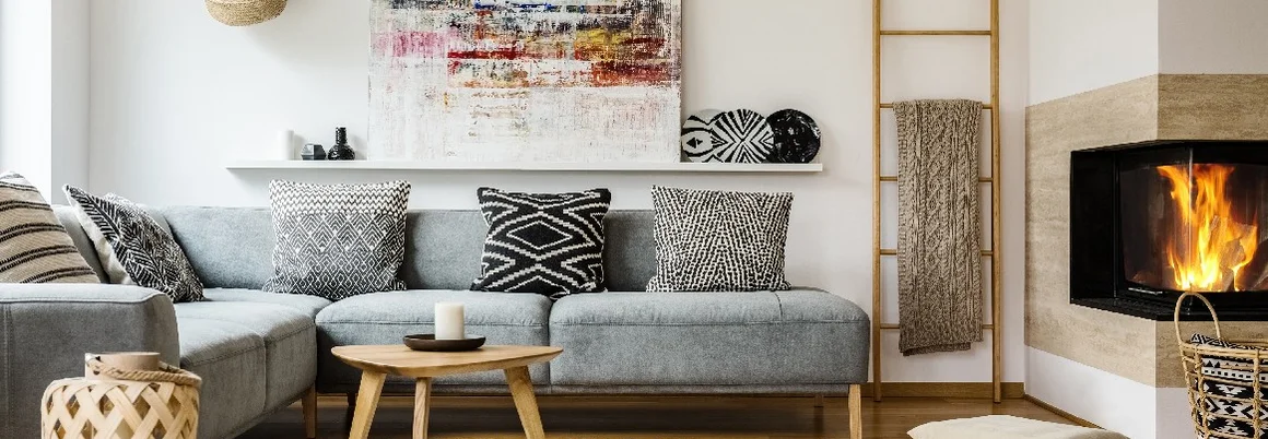 Gemütliches Wohnzimmer mit Kamin