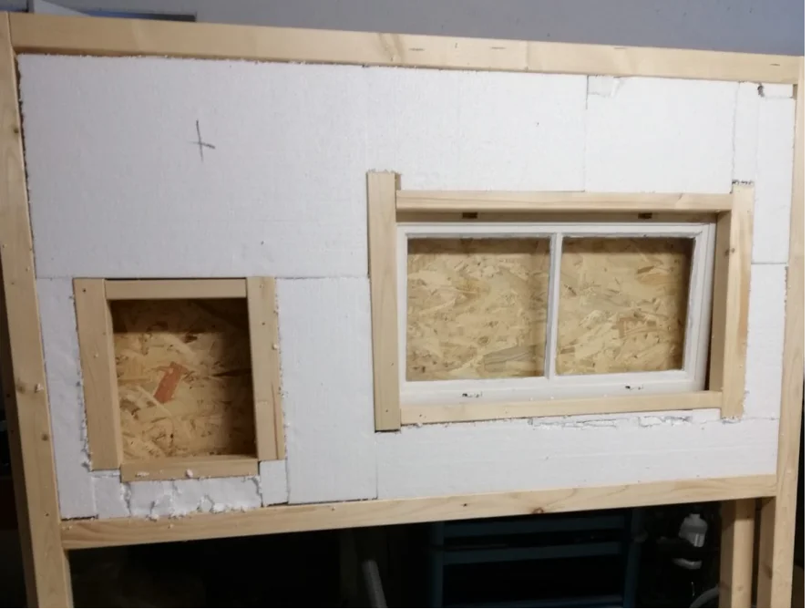 Dämmung an Gartenhauswand