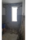 Rohbau eines Badezimmers mit Fensterausschnitt