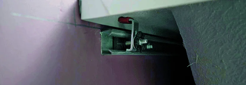 Befestigung einer Badewanne an der Wand