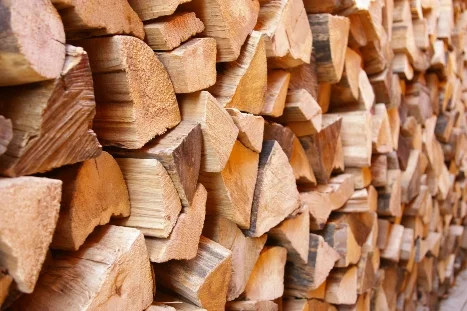 Gestapeltes Kaminholz