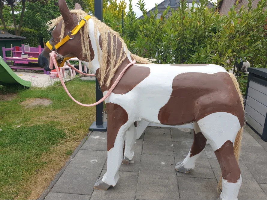 Spielzeugpferd aus Holz