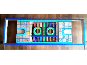 Bemalte Badewannenablage aus Holz