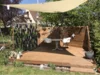 Gartenhütte mit Terrasse und Sonnensegel