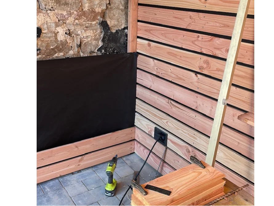 Holzgerüst mit Akkuschrauber