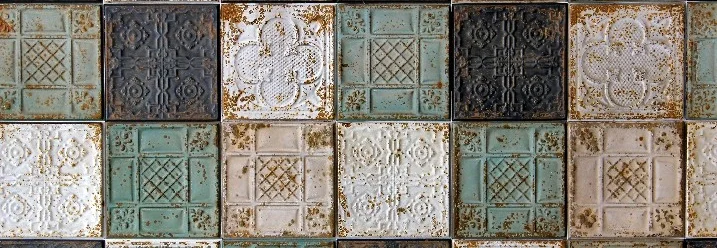 Gemusterte Wandfliesen in verschiedenen Farben