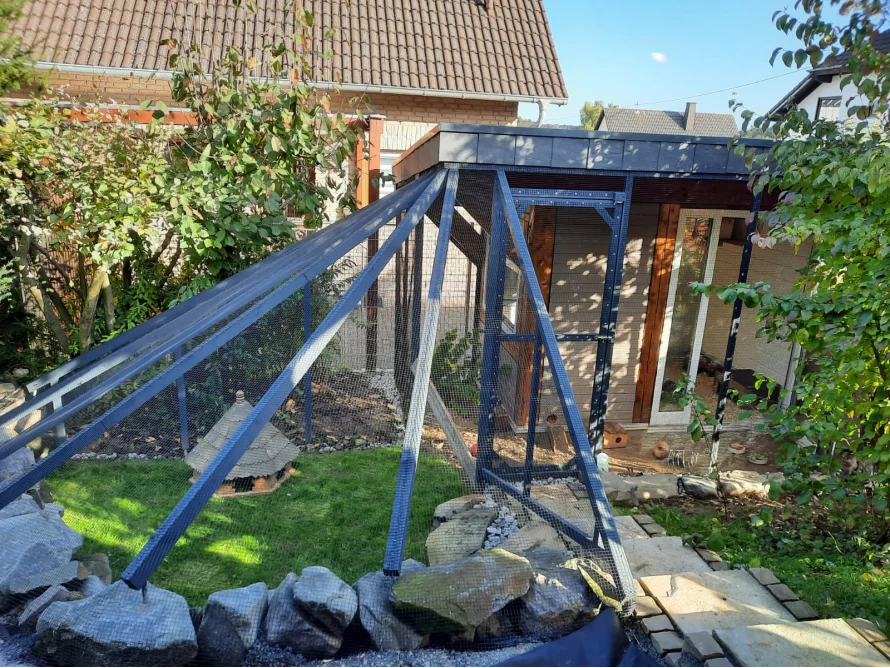 Gartenhaus mit Voliere