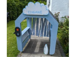 Spielhaus als Autowaschanlage