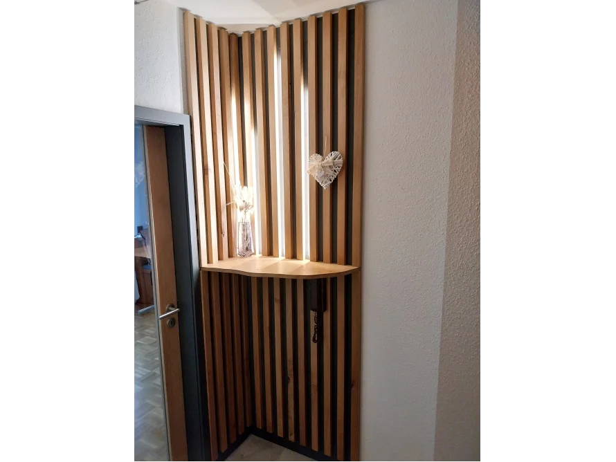 Dekorative Wandverkleidung aus Holz