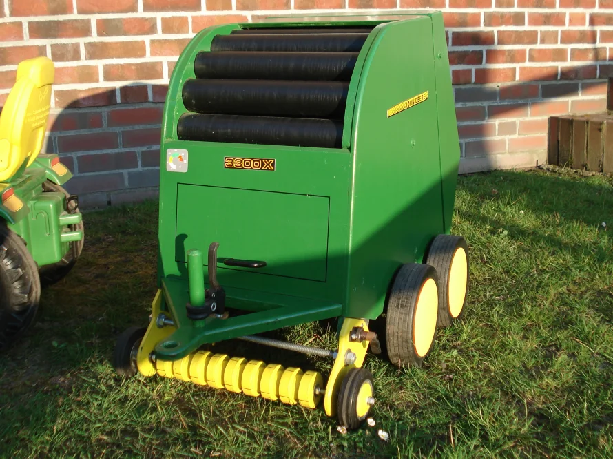 grünes Spielzeug-Heupresse