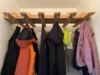 Garderobe mit Jacken