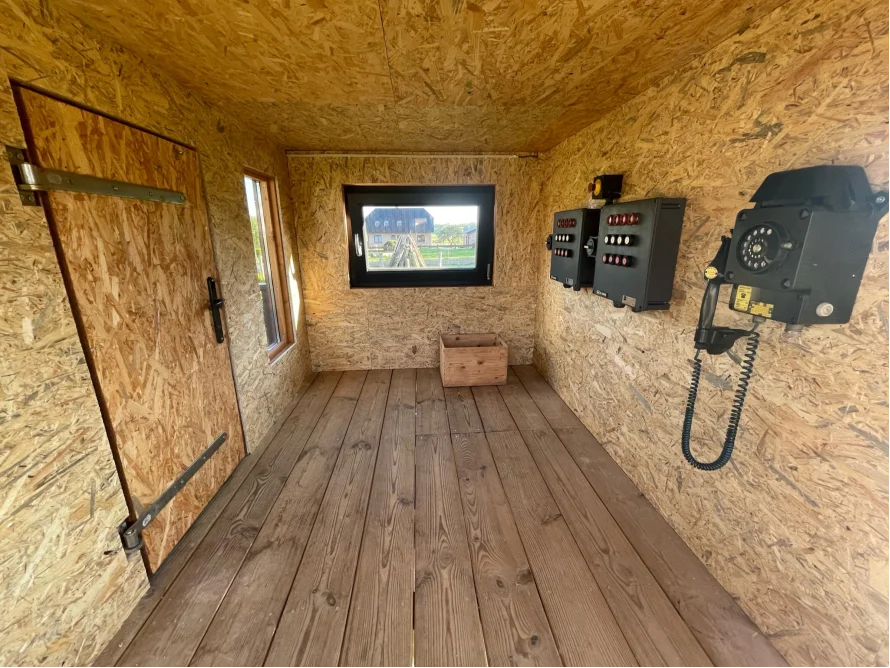 Innenansicht eines Gartenhauses aus Holz