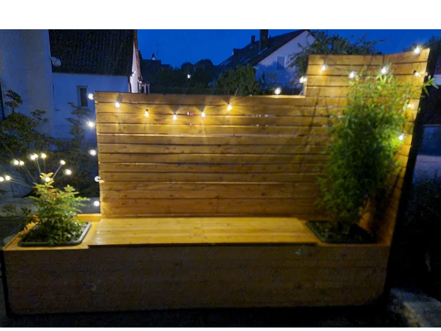 Gartenbank mit Beleuchtung