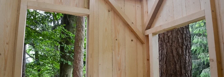 Rohbau eines Baumhauses