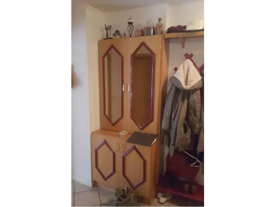 Garderobe mit Spiegel und Ablage