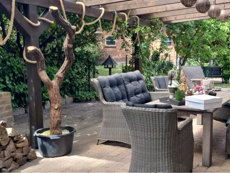 Gemütliche Sitzecke auf einer Terrasse