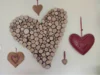 Holzherz Dekoration an der Wand