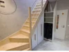 Holztreppe mit integriertem Stauraum
