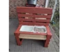 Roter Sandkasten aus Palettenholz