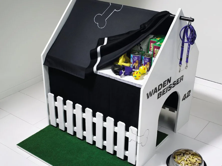 Hundehuette Wadenbeisser Seite