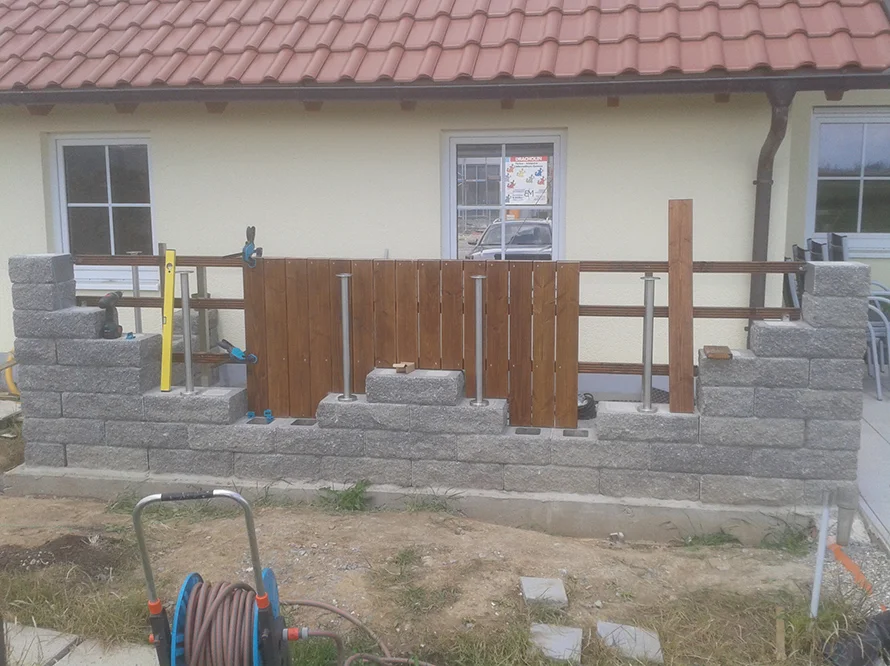 Gartenzaun im Bau