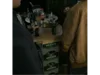 Ein improvisierter Getränkestand aus Bierkästen.