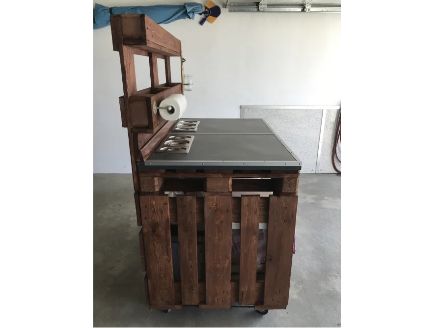 Rollwagen aus Holz mit Edelstahlplatte