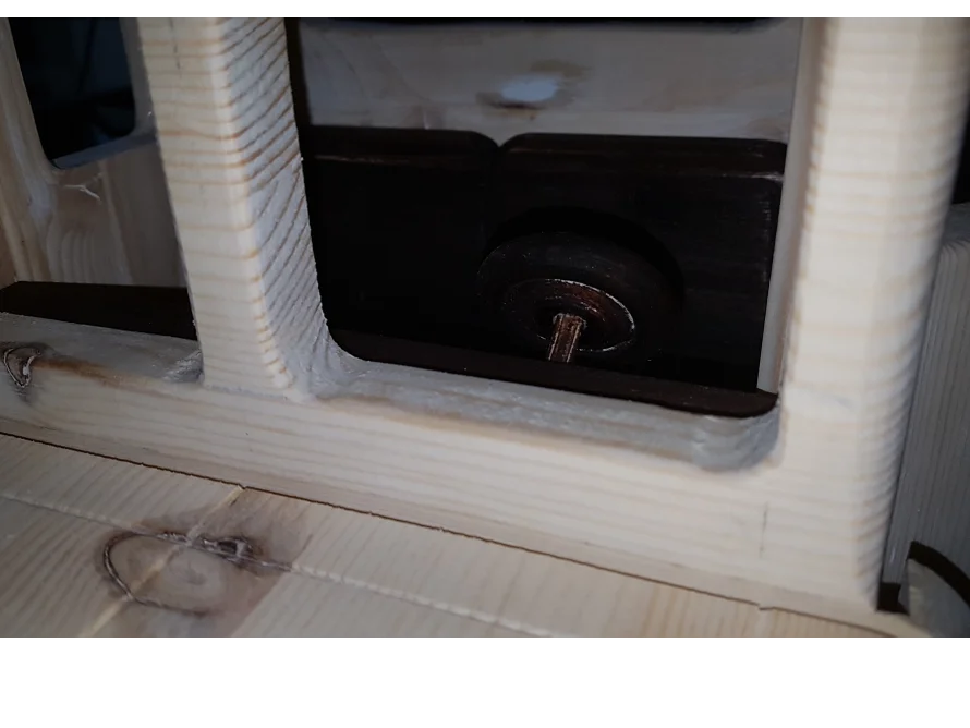 Holzrad in einem Holzrahmen