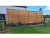Holz-Sichtschutz im Garten