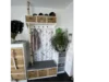 Garderobe mit Birkenstamm und Sitzbank