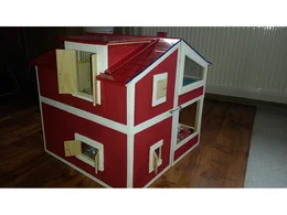 Aufklappbares Puppenhaus