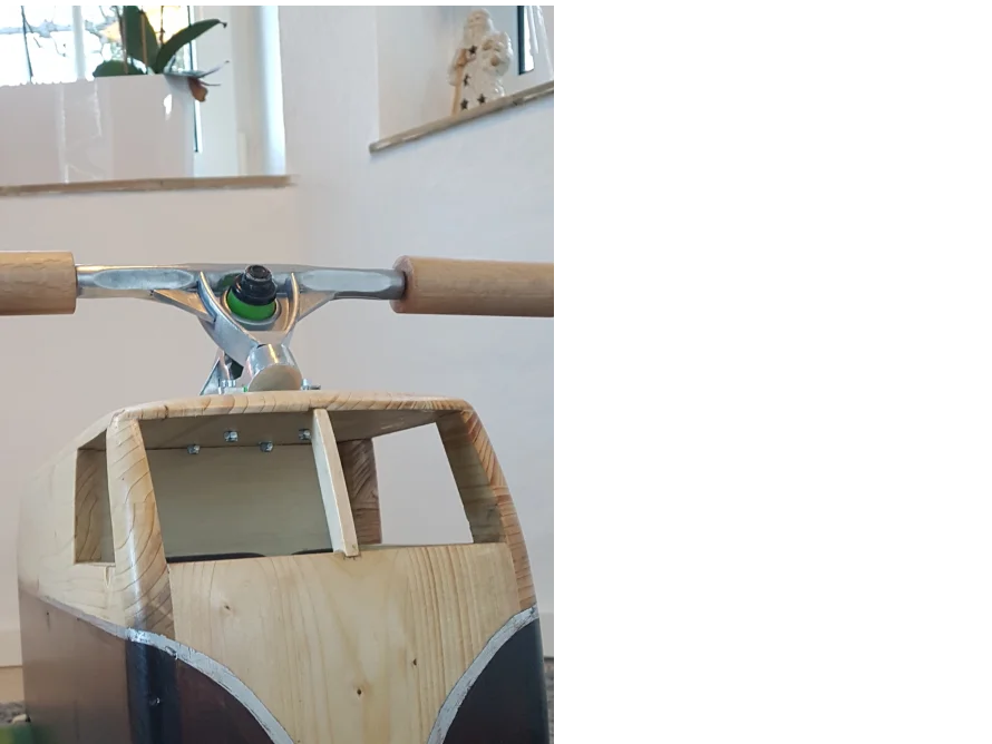 Lenker aus Metall an Holzkonstruktion