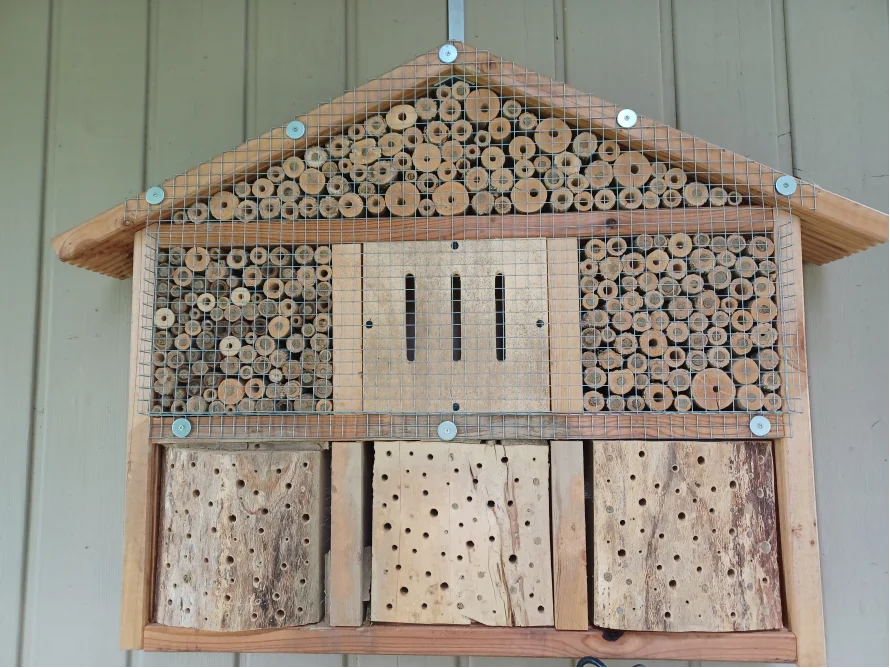 Insektenhotel aus Holz