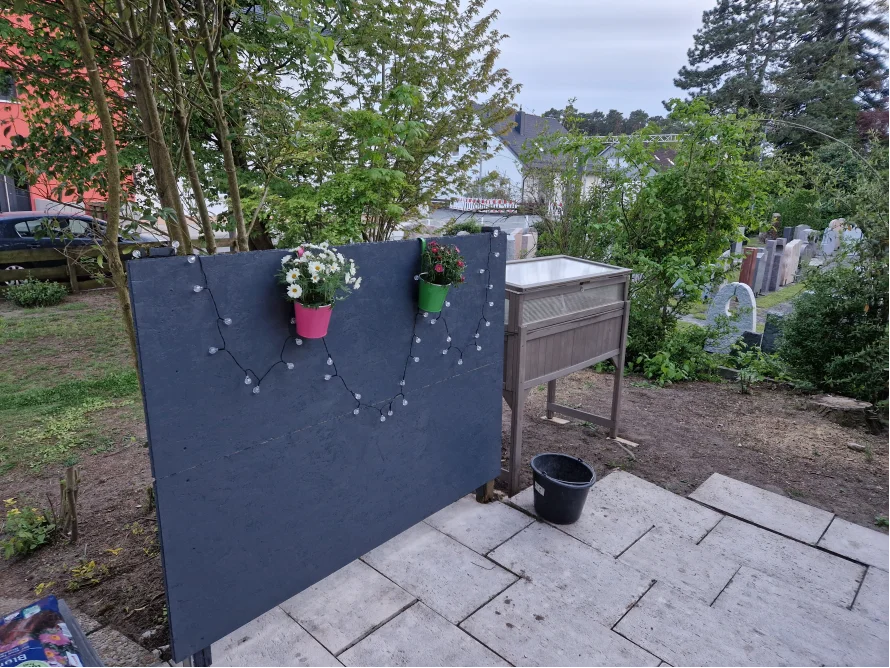 Gartenhaus im Bau mit Dekoration