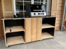 Rollbarer Outdoor-Gasschrank mit Grill und Kochstelle