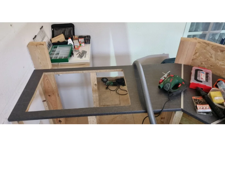 Küchenarbeitsplatte mit Stichsäge