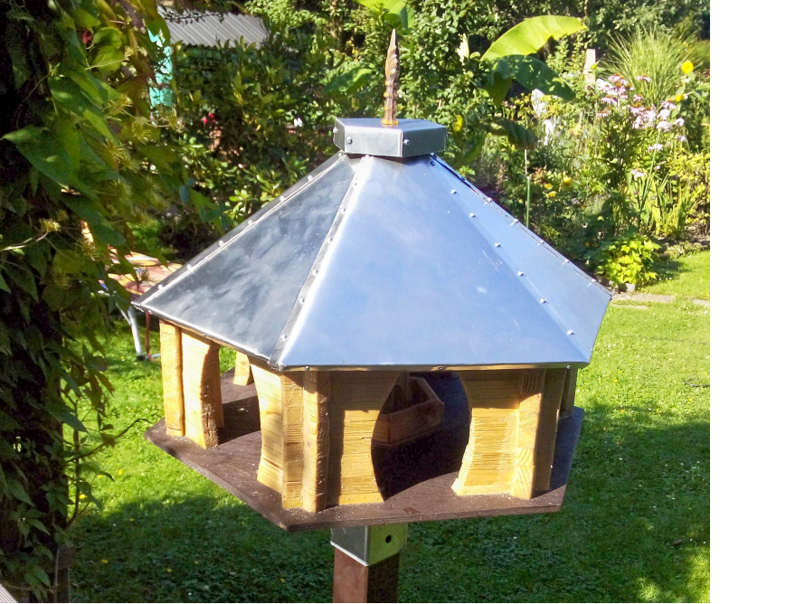 Vogelfutterhaus