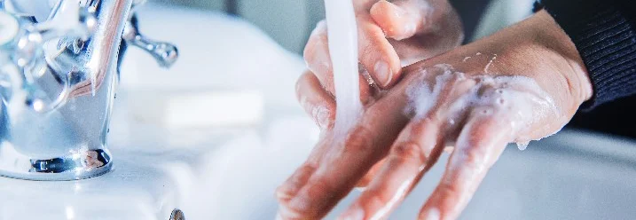 Hände waschen mit Seife
