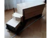 Spielzeuglastwagen aus Holz mit Zollstock