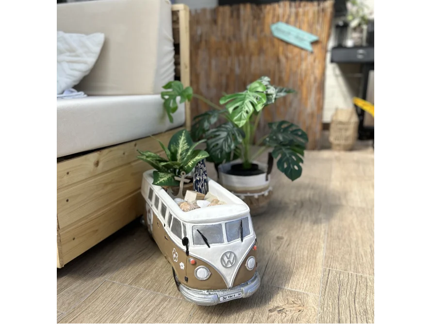 Deko-Bus als Übertopf
