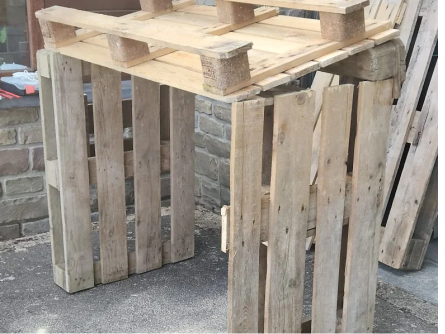 Gartenhaus aus Paletten gebaut