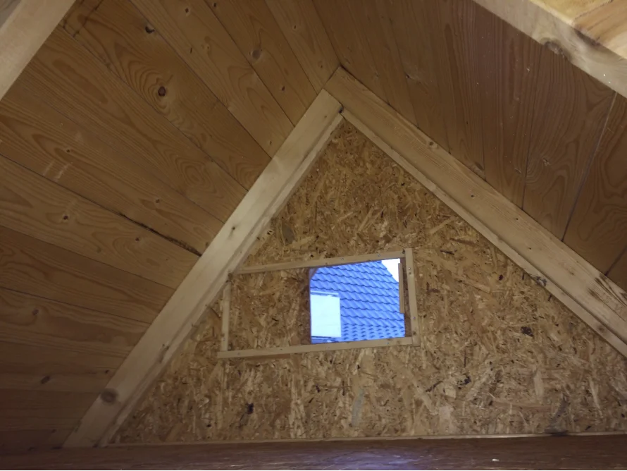 Dachstuhl eines Gartenhauses