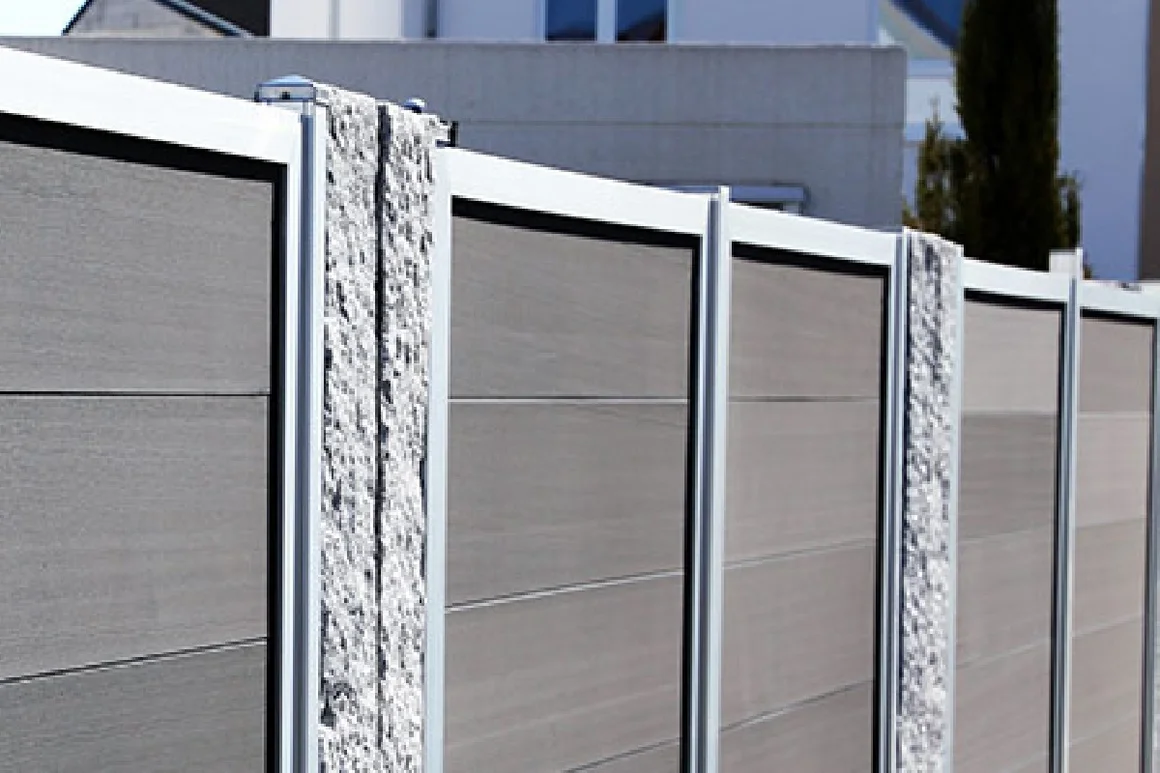 Moderner Gartenzaun aus Holz