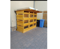 Hühnerstall aus Holz mit drei Etagen