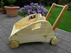 Hölzerner Kinderwagen