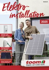 toom Katalog Elektroinstallation 2025. Zwei Personen auf einem Balkon mit einem Solarpanel.