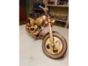 Modell eines Motorrads aus Holz