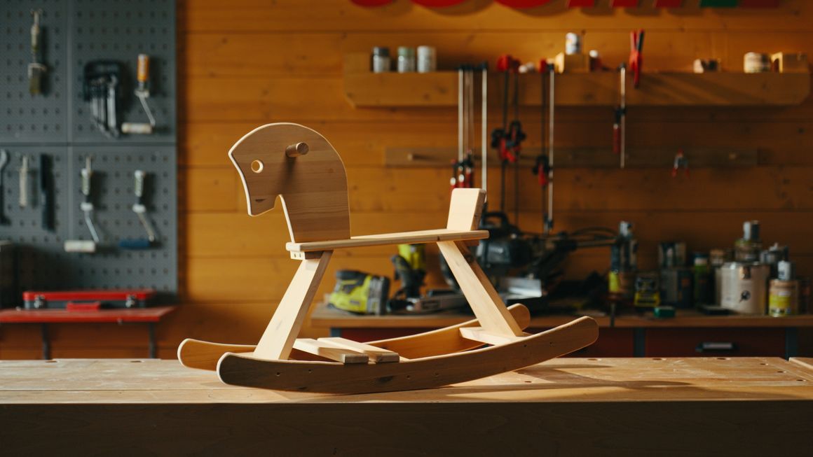 Holz-Schaukelpferd in Werkstatt