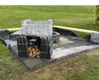 Feuerstelle mit Sitzbänken