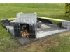 Feuerstelle mit Sitzbänken